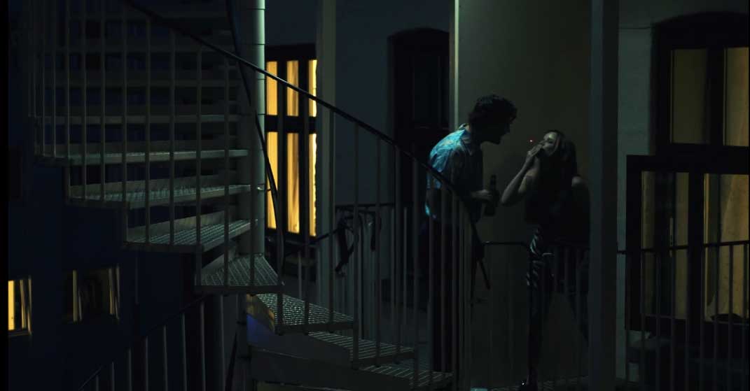 R2-screenshots-mob-1